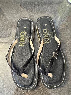 KINO Sandal Slides in Black & Gold